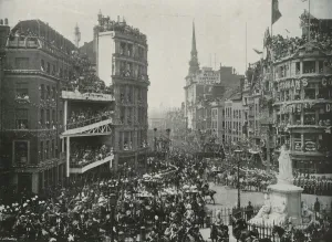 Parade Prints: Her Majestys Arrival in St. Pauls Churchyard, London, 1897. Artist: E&S Woodbury