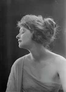 Ignoring Prints: Major, Madge, Miss, portrait photograph, 1918 Sept. 3. Creator: Arnold Genthe