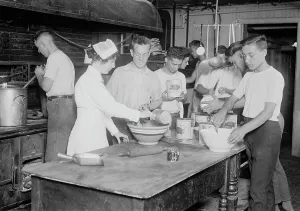 Stirring Prints: Making army cooks, Pratt Institute, 9 Aug 1917. Creator: Bain News Service