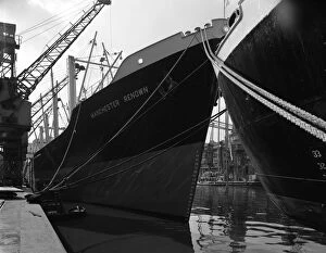 Manchester Collection: The Manchester Renown in dock on the Manchester Ship Canal, 1964