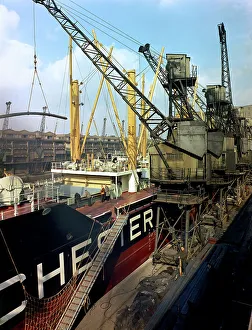 Manchester Collection: The Manchester Renown being loaded with steel for export, Manchester, 1964. Artist
