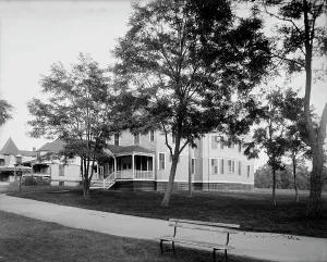 Park Bench Prints: Manhanset Cottage, Shelter Island, N.Y. between 1900 and 1905. Creator: Unknown