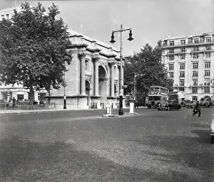 Neo Classical Prints: Marble Arch, London, c1955. Creator: Arthur Charles Kirby Ware