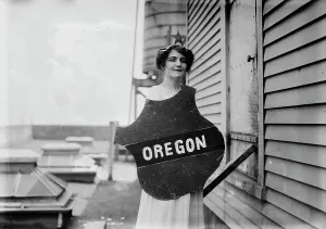 Star Pattern Prints: Margaret Howe [Oregon], 1913. Creator: Bain News Service