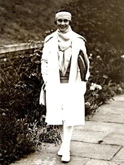 Maria Gonzalez Alvarez, Lily Alvarez, Spanish tennis player on the street (1905-1998) Maria Gonzalez Alvarez, Lily Alvarez, Spanish tennis player on the street (1905-1998)