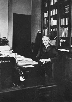 Marie Curie Gallery: Marie Curie, Polish-born French physicist, 1925