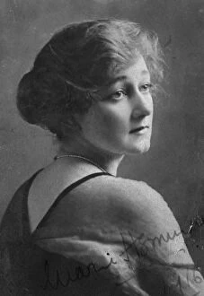 Images Dated 3rd January 2008: Marie Hemingway (1883-1939), English actress, 1916. Artist: Elliott & Fry