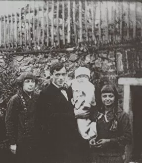 Marina Tsvetaeva with husband and children. Prague, 1925, 1925