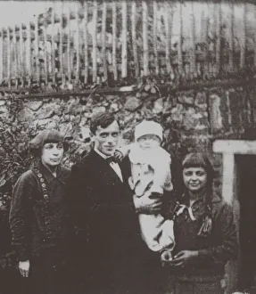 Marina Tsvetaeva with husband and children. Prague, 1925, 1925