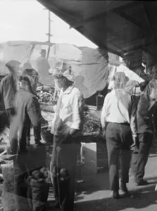 Market scene, New Orleans, between 1920 and 1926. Creator: Arnold Genthe