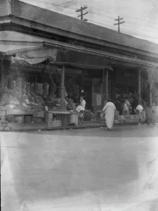 Market scene, New Orleans, between 1920 and 1926. Creator: Arnold Genthe