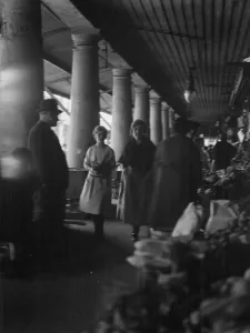 Interiors Prints: Market scene, New Orleans, between 1920 and 1926. Creator: Arnold Genthe