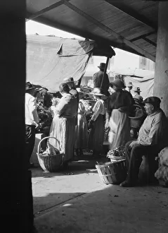Southern Prints: Market scene, New Orleans, between 1920 and 1926. Creator: Arnold Genthe