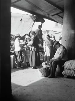 Southern Prints: Market scene, New Orleans, between 1920 and 1926. Creator: Arnold Genthe