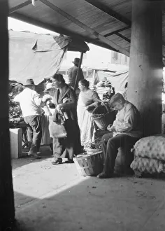 Southern Prints: Market scene, New Orleans, between 1920 and 1926. Creator: Arnold Genthe