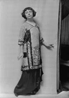 Photography Studio Prints: Martin, Alice, Miss, portrait photograph, 1914 Mar. 23. Creator: Arnold Genthe