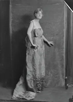 Martin, Miss, portrait photograph, 1916. Creator: Arnold Genthe