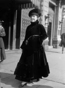 Mary Roberts Rinehart, Mrs. Stanley M. Rinehart-Fiction Writer. Snap, 1915. Creator: Harris & Ewing. Mary Roberts Rinehart, Mrs. Stanley M. Rinehart-Fiction Writer. Snap, 1915. Creator: Harris & Ewing