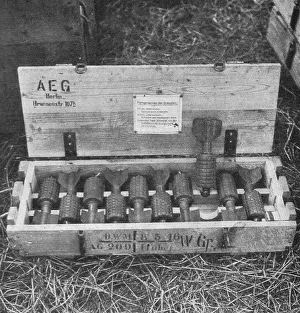 Bombs Prints: Materiel Allemand pris au sud de la Somme; Petites bombes a ailettes que nous appelons