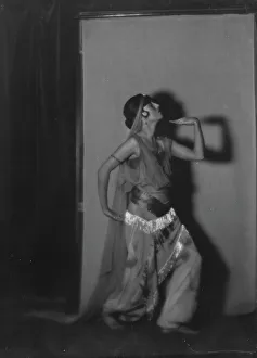 Arabian Prints: Maude, Bonnie, Miss, portrait photograph, between 1912 and 1918. Creator: Arnold Genthe
