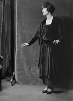 Maude, Bonnie, Miss, portrait photograph, between 1912 and 1918. Creator: Arnold Genthe