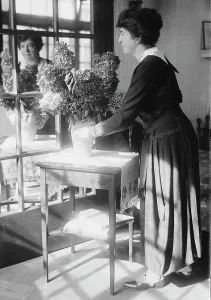 Hobbies Prints: Maude [i.e. Maud] Powell, between c1915 and c1920. Creator: Bain News Service