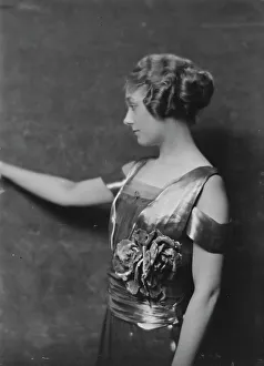 Arm Out Prints: McBain, Alison, Miss, portrait photograph, 1917 Apr. 10. Creator: Arnold Genthe