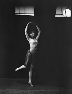 Stage Lighting Prints: McKenzie, Margaret, Miss, 1919 Oct. 25. Creator: Arnold Genthe