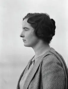 McMahon, Florence, Miss, portrait photograph, 1928 June. Creator: Arnold Genthe
