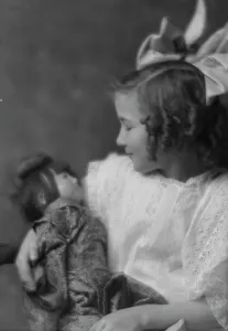 McMahon girl (child), portrait photograph, 1913 Aug. 13. Creator: Arnold Genthe