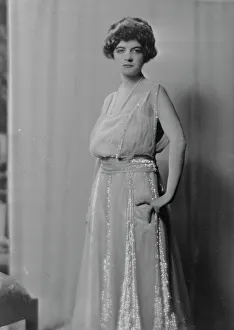 McMurtry, Miss, portrait photograph, 1917 Aug. 27. Creator: Arnold Genthe