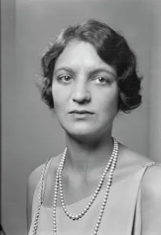 Mellon, Alsa, Miss, portrait photograph, 1924 Nov. 26. Creator: Arnold Genthe
