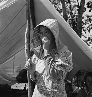 Migratory woman, originally from Texas, Yakima Valley, Washington, 1939. Creator: Dorothea Lange