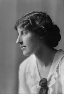 Milholland, Inez (Mrs. Eugene Boissevain), portrait photograph, 1914. Creator: Arnold Genthe