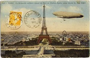 Military airship from the Chalais-Meudon park flying near the Eiffel Tower, 1908