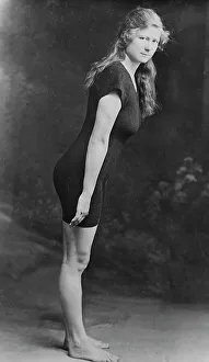 Sportswoman Prints: Mina Wylie, 1916. Creator: Bain News Service