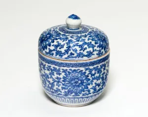 Stylized Prints: Miniature Covered Jar with Stylized Chrysanthemums and Vines, Qing dynasty (1644-1911)