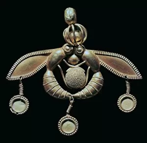 Minoan Gallery: Minoan gold pendant with two bees and a honeycomb, 18th century BC