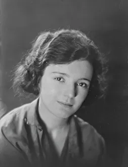 Miss Anne Dickson, portrait photograph, 1918 May 31. Creator: Arnold Genthe
