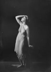 Draped Prints: Miss Aurah Melnor, portrait photograph, 1919 Jan. 11. Creator: Arnold Genthe