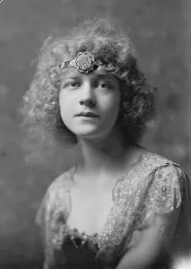 Miss Beatrice Linda Swanson, portrait photograph, 1918 Mar. 27. Creator: Arnold Genthe