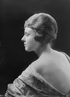 Miss Durant, portrait photograph, 1919 May 20. Creator: Arnold Genthe