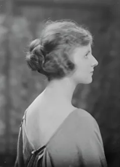 Miss Earline Espey, portrait photograph, 1918 Apr. 19. Creator: Arnold Genthe