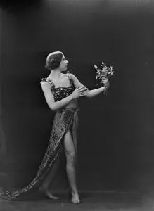 Plaits Prints: Miss Ernani Seibel, portrait photograph, 1919 June 21. Creator: Arnold Genthe