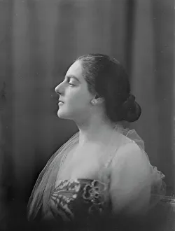 Mezzo Soprano Prints: Miss Eva Gauthier, portrait photograph, 1918 Nov. Creator: Arnold Genthe