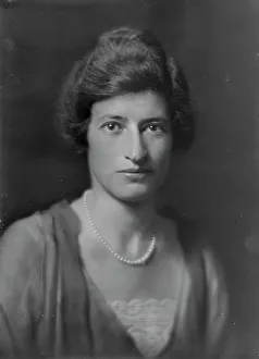 Miss Flore Revalles, portrait photograph, 1918 Sept. 26. Creator: Arnold Genthe