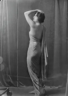 Miss Flore Revalles, portrait photograph, 1918 Sept. 26. Creator: Arnold Genthe