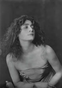 Miss Flore Revalles, portrait photograph, 1918 Sept. 26. Creator: Arnold Genthe