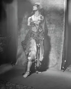 Armband Prints: Miss Fontaine, between 1915 and 1920. Creator: Arnold Genthe