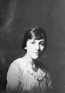 Miss Harriet Mann, (Miss Loader), portrait photograph, 1918 Dec. 12. Creator: Arnold Genthe